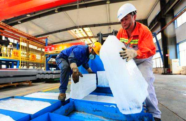 夏日炎炎，车间降温新招，嘉定良臣制冰厂冰块解药！